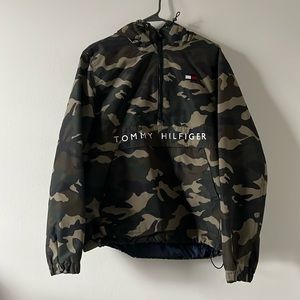 Tommy Hilfigure camo windbreaker